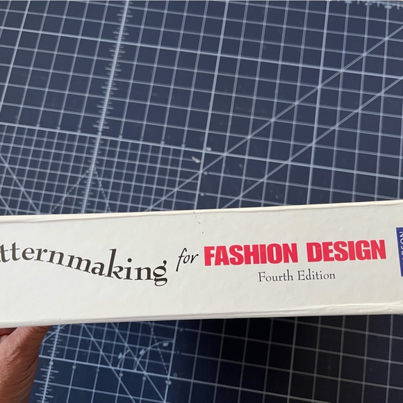 Patternmaking for Fashion Design Book - Picture 5 of 6